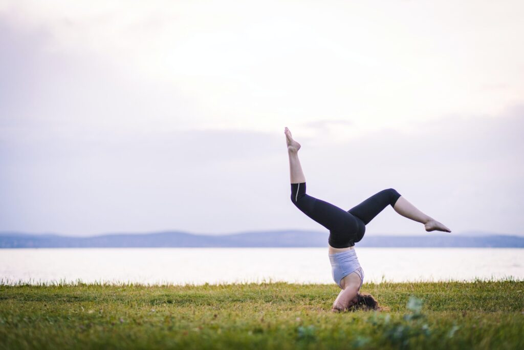A featured image of a girl performing a headstand published in a Step-by-Step Guide to Performing a Headstand Like a Pro on healthy and better living
